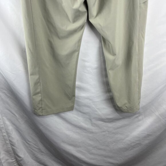 Pantagonia Beige Quick-Dry Lightweight Capris Women's Size 12 - Picture 8 of 11